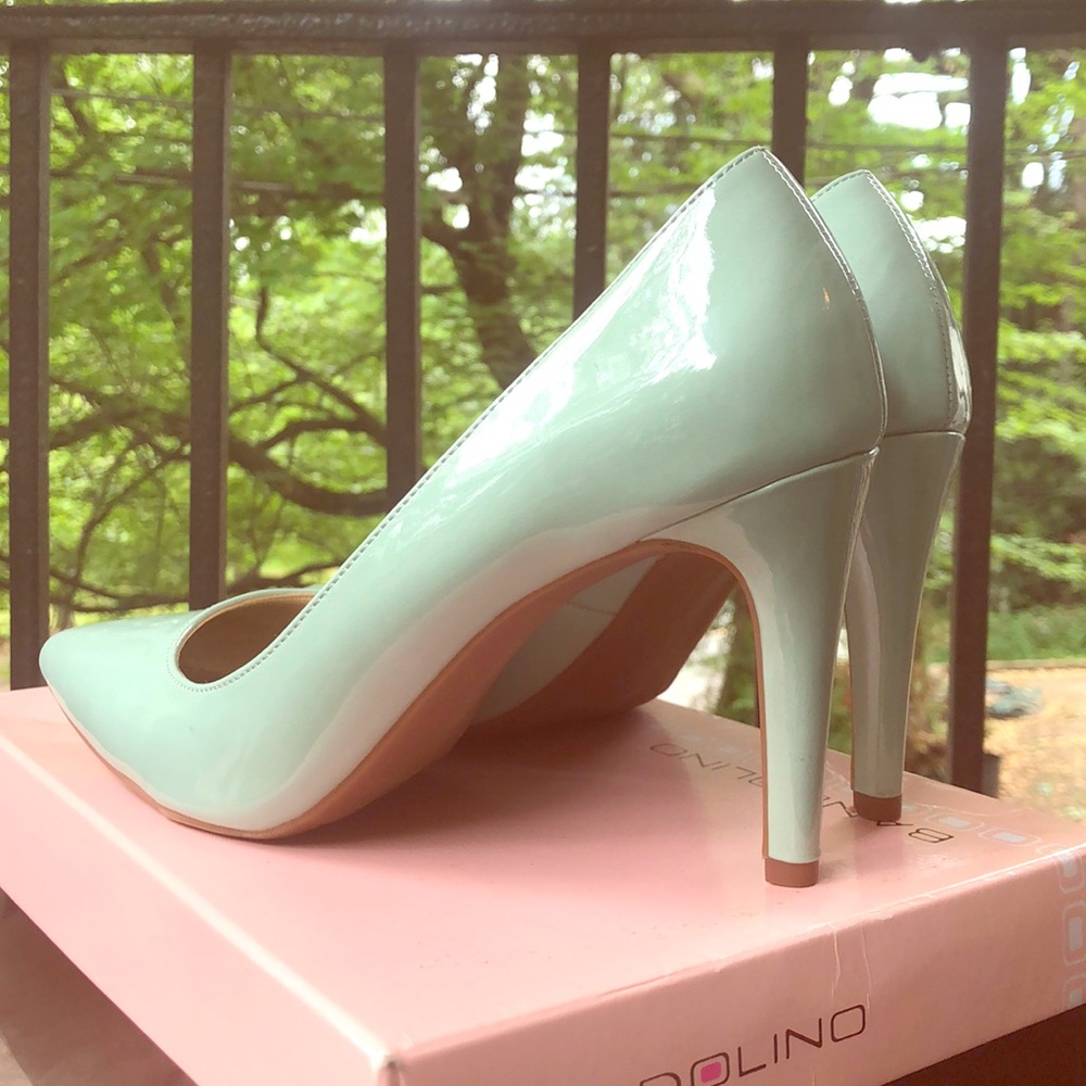 Bandolino seafoam green heels